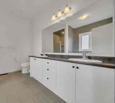 Master Bedroom Room For Rent