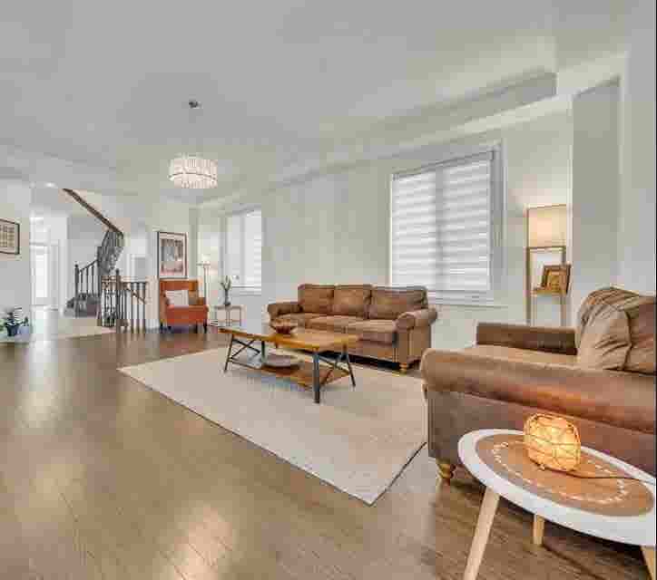 Master Bedroom Room For Rent