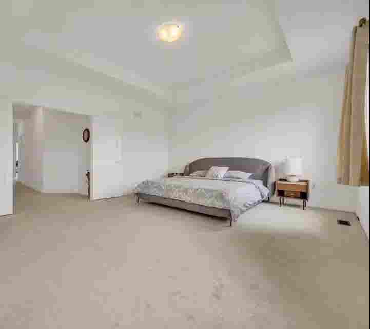 Master Bedroom Room For Rent