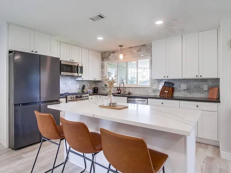 Master Room in Modern Home by SDSU