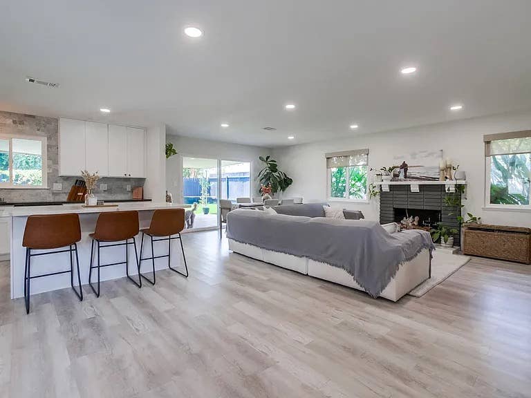 Master Room in Modern Home by SDSU
