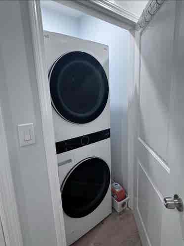 Looking for a Working Roommate