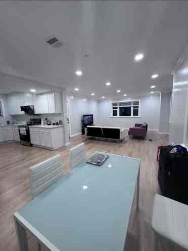 Looking for a Working Roommate