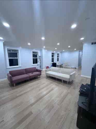 Looking for a Working Roommate
