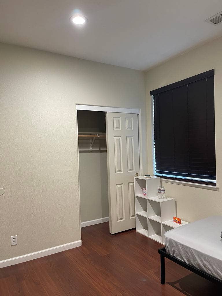 Clean Room for Rent