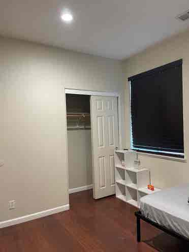 Clean Room for Rent