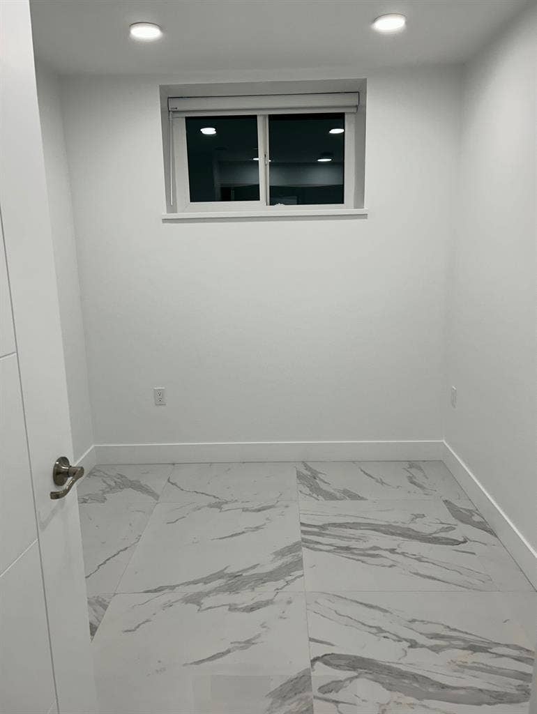 Looking for roomate