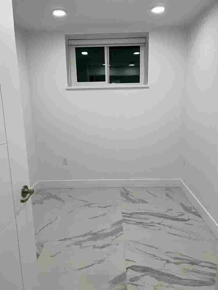 Looking for roomate