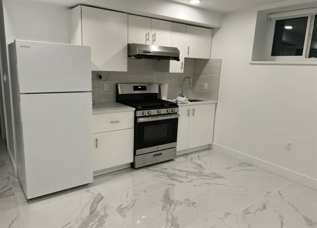 Looking for roomate