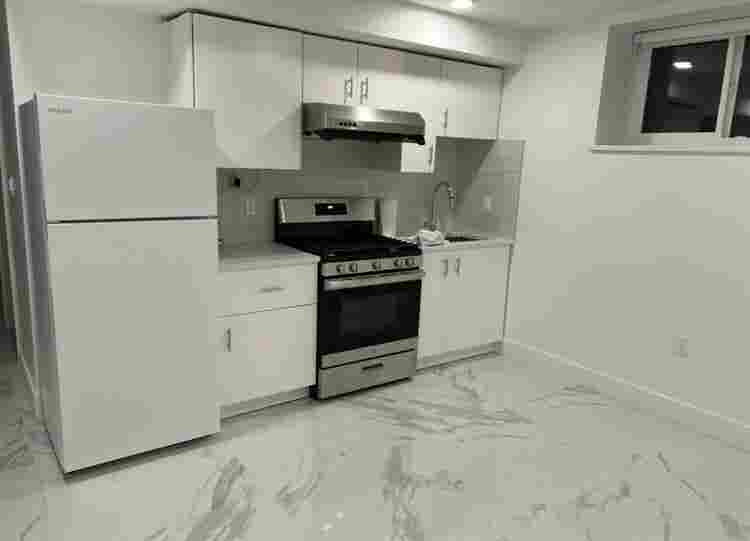Looking for roomate