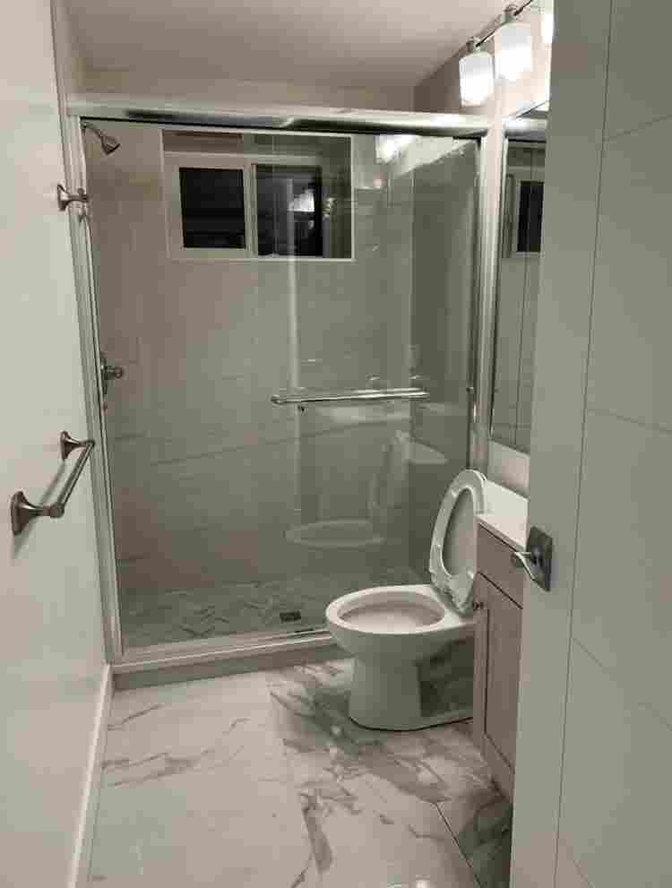 Looking for roomate