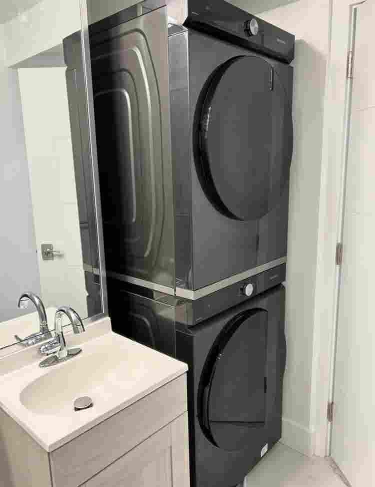 Looking for roomate