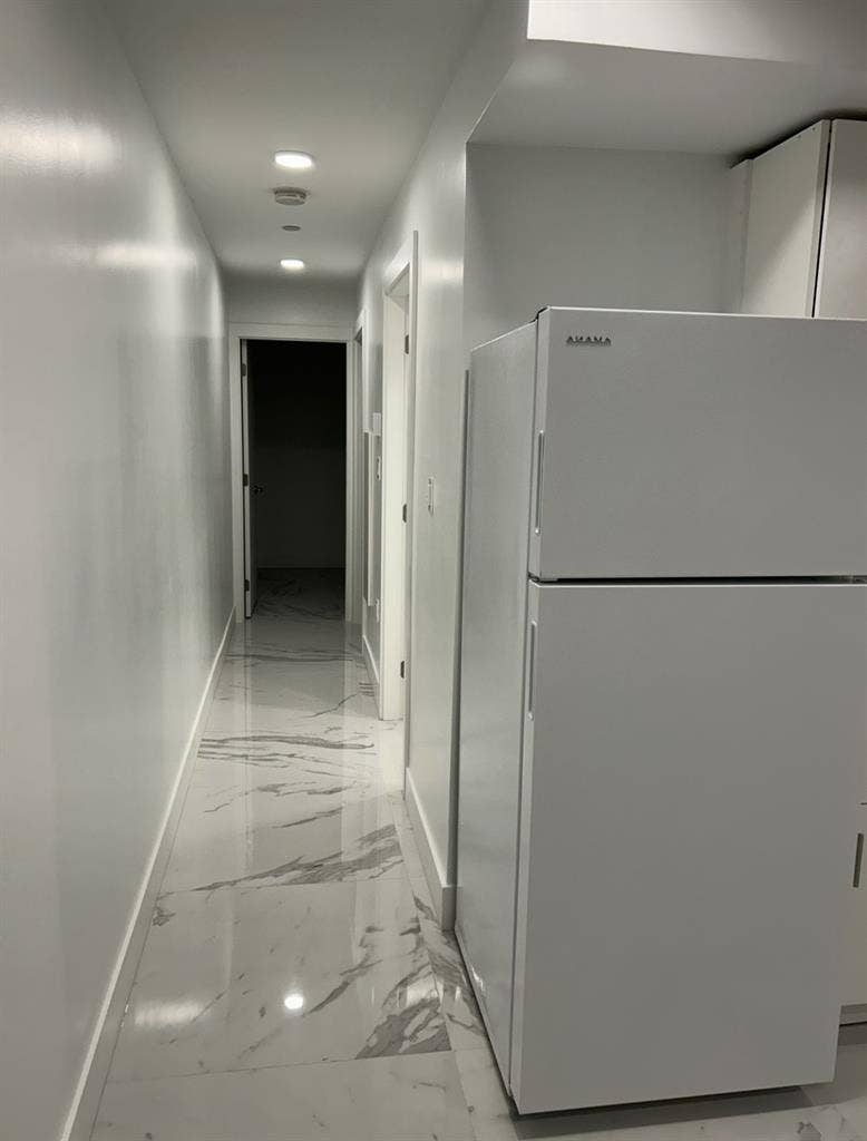 Looking for roomate