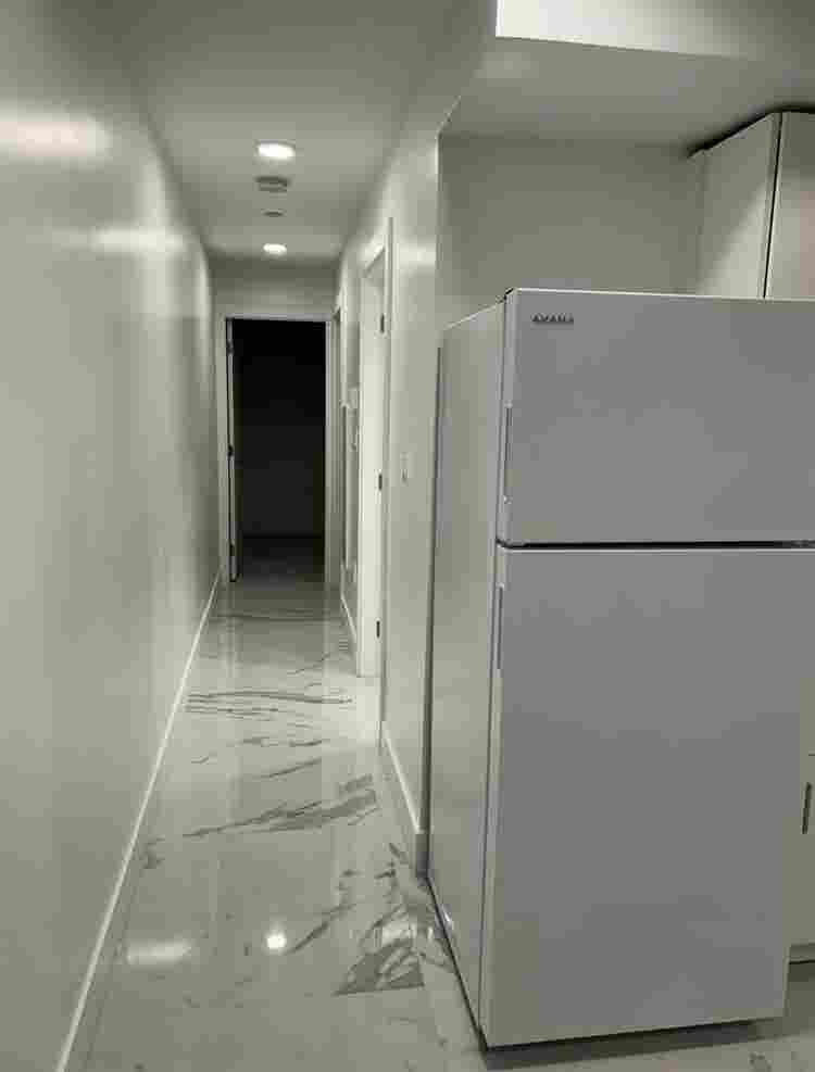 Looking for roomate