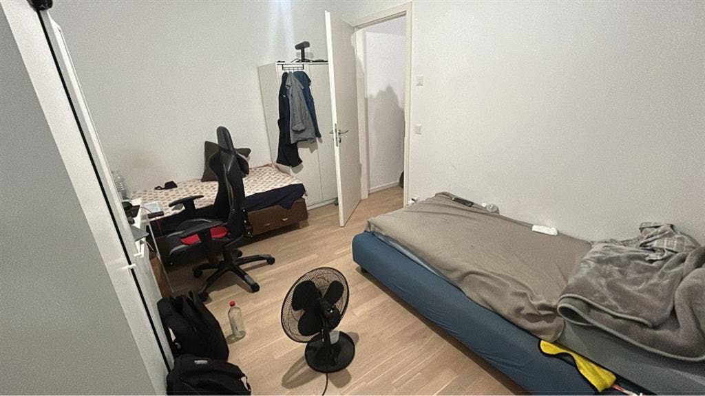 Space Available at Bln Hauptbahnof