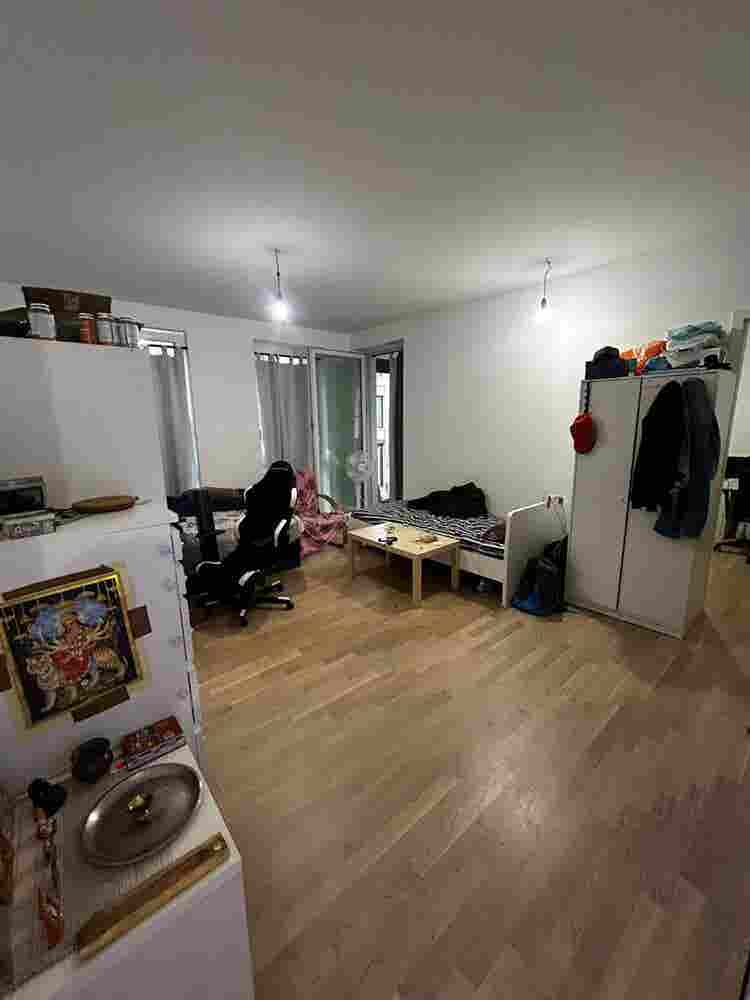 Space Available at Bln Hauptbahnof