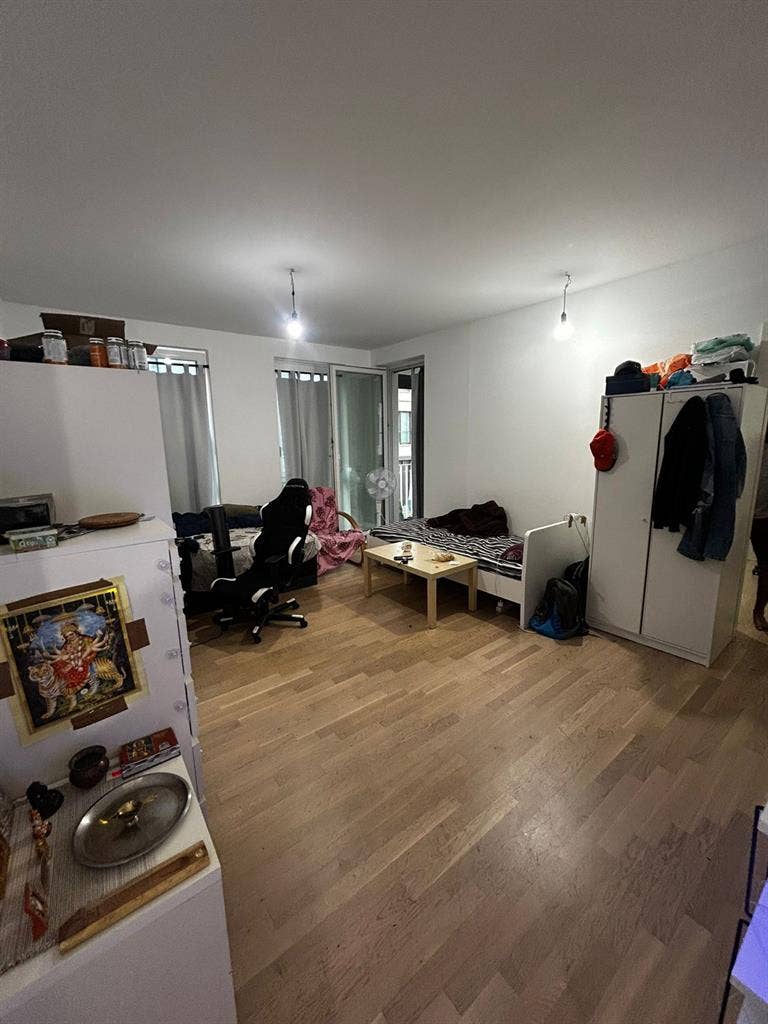 Space Available at Bln Hauptbahnof