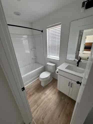 Private Room/Bath great for BMW!