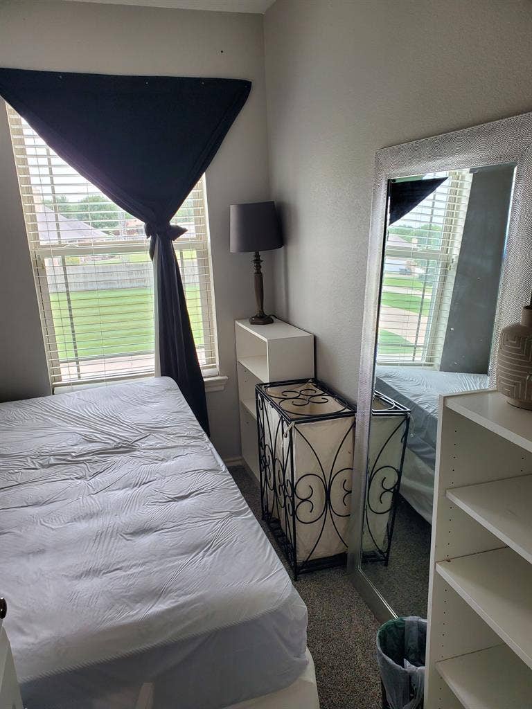 Small Dormer room for rent