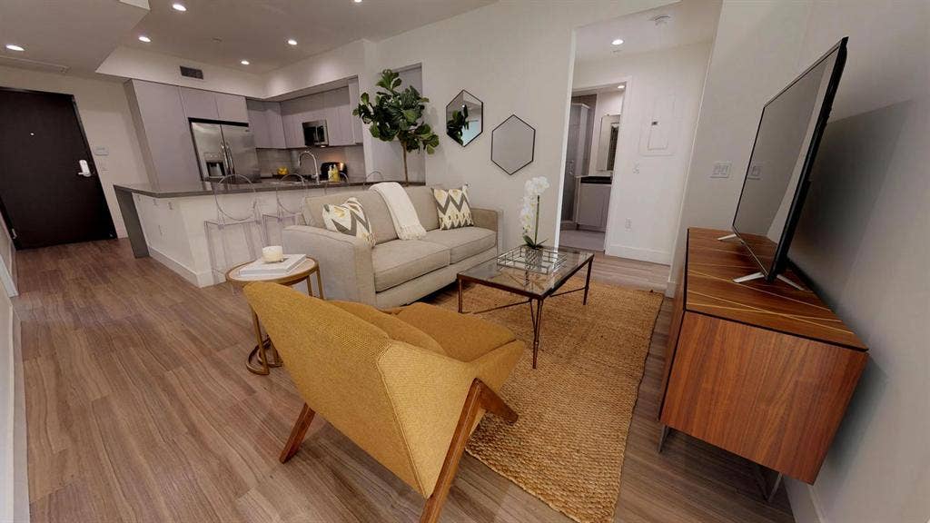 1 BR in Los Angeles