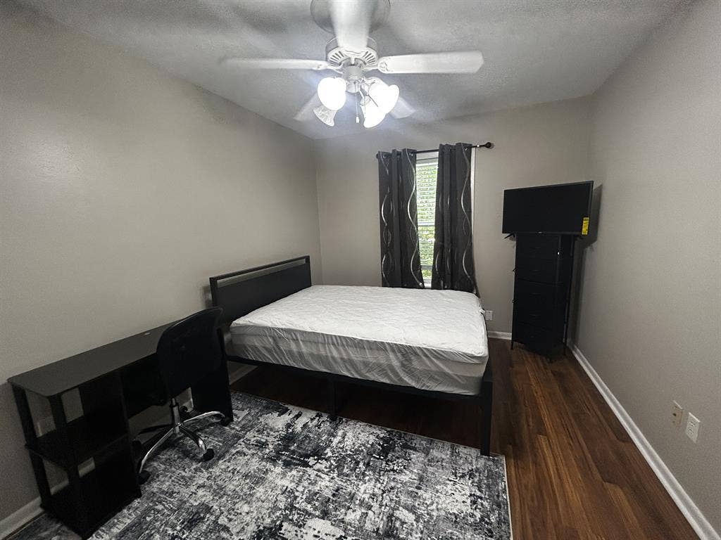 Furnished room in a 4BD/BA house