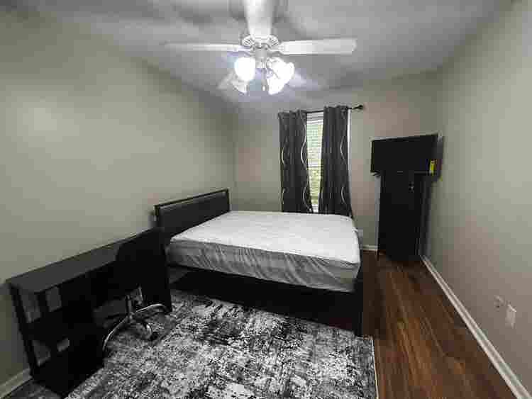 Furnished room in a 4BD/BA house