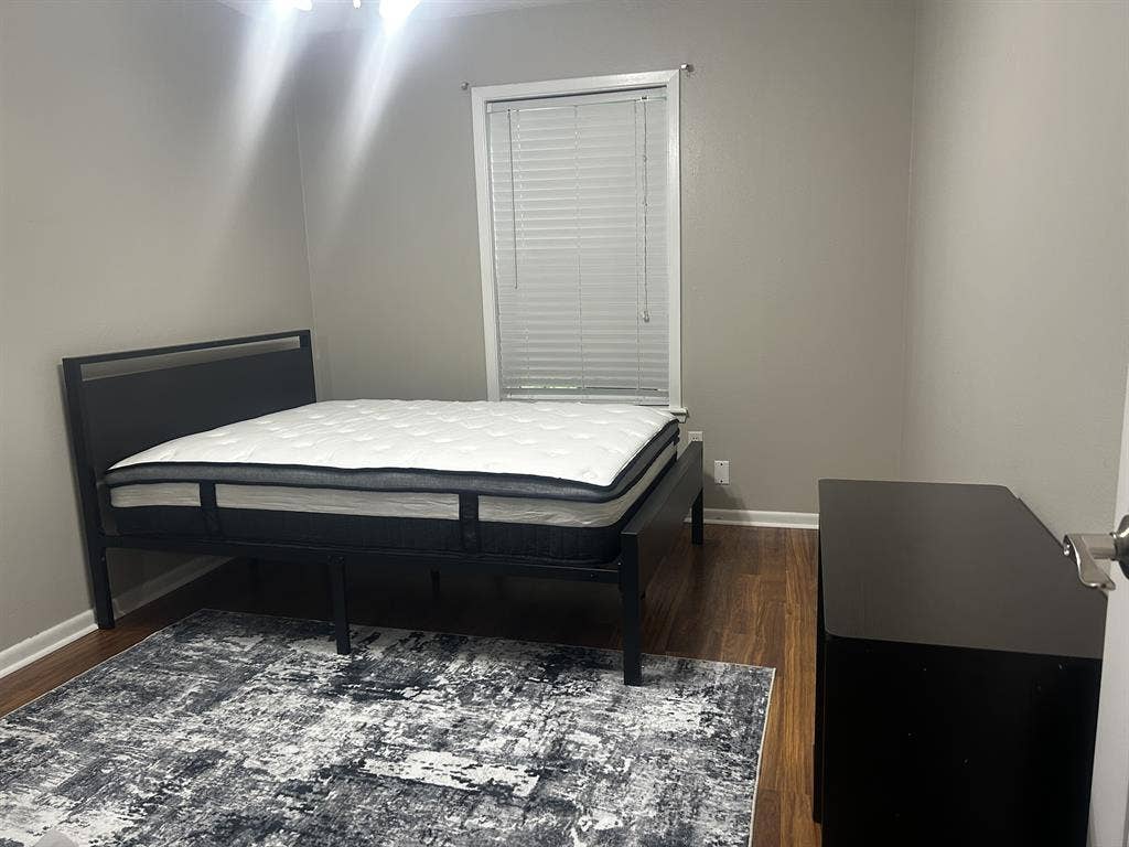 Furnished room in a 4BD/BA house