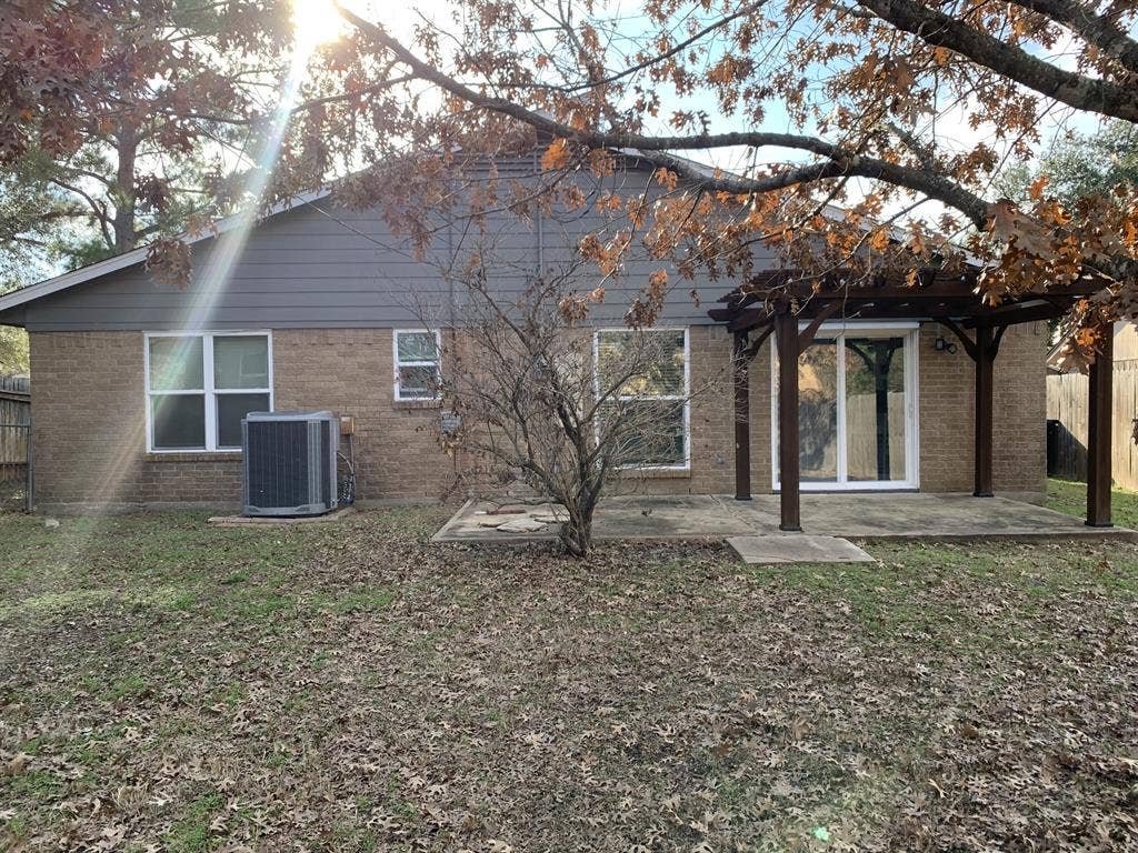 Furnished room in a 4BD/BA house