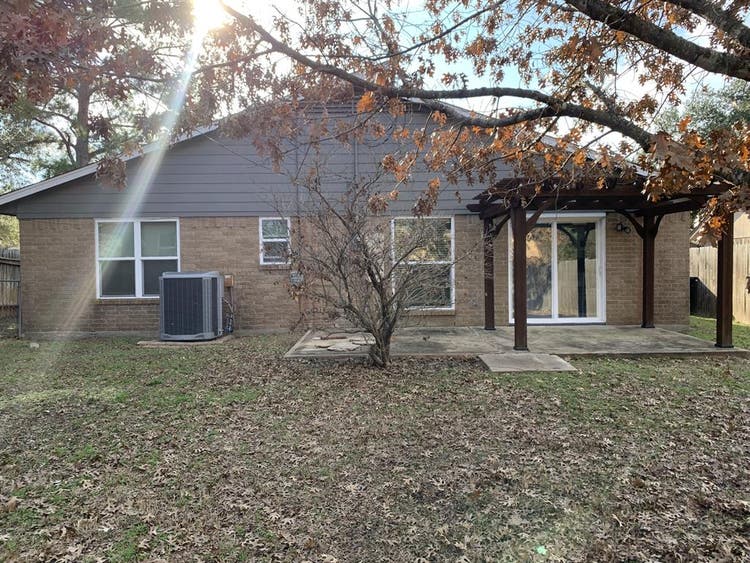Furnished room in a 4BD/BA house