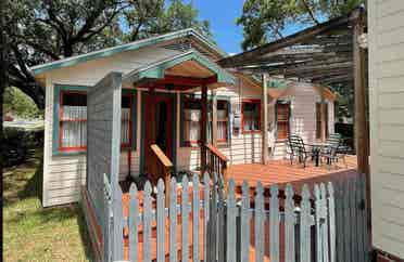 Beautiful 2BR Right off ULL Campus
