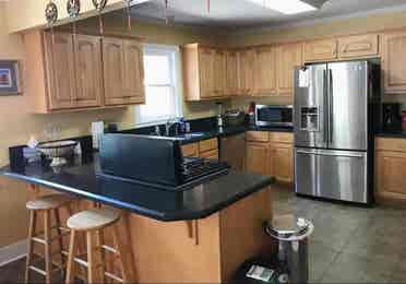Beautiful 2BR Right off ULL Campus