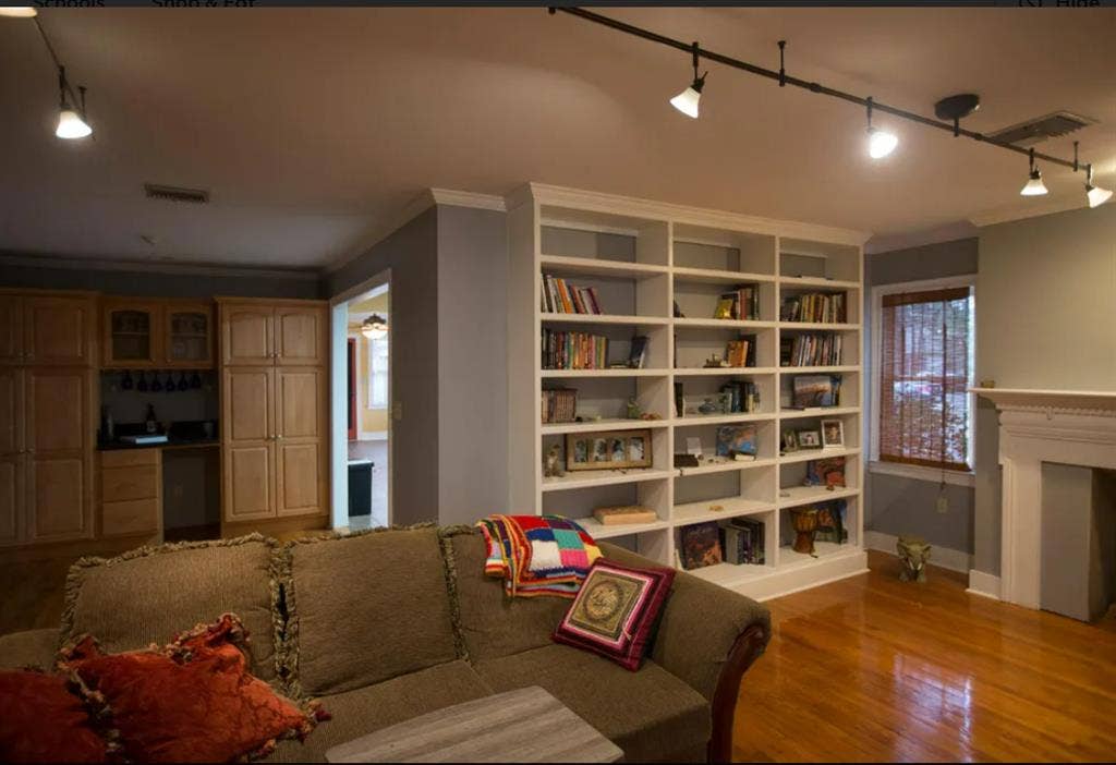 Beautiful 2BR Right off ULL Campus