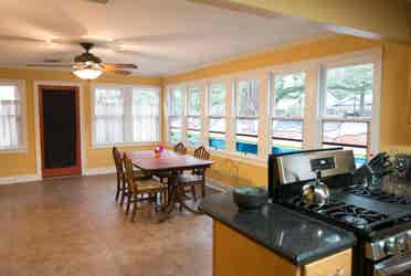 Beautiful 2BR Right off ULL Campus