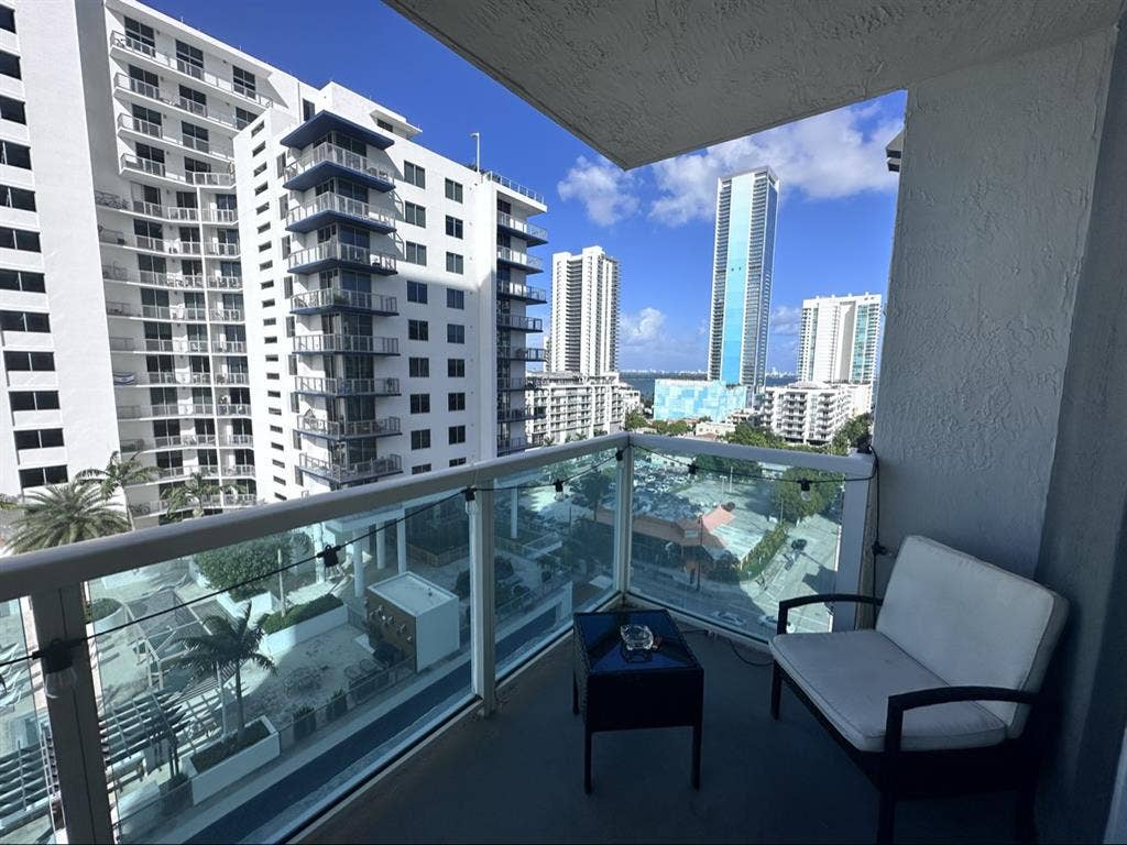 Bedroom for rent in Edgewater