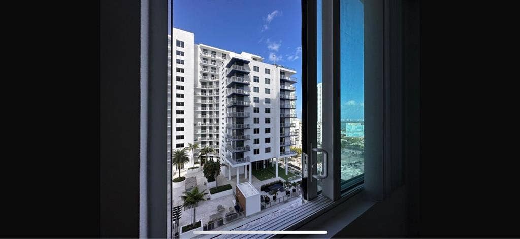 Bedroom for rent in Edgewater