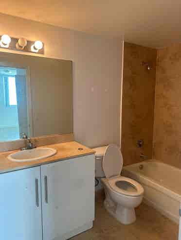 Bedroom for rent in Edgewater