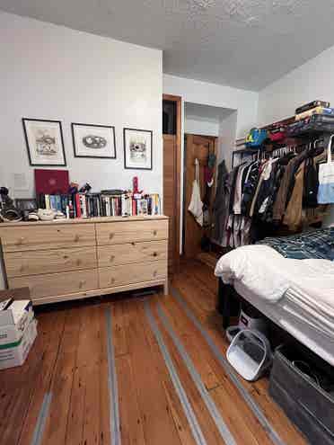 Room in Kendall Sq available Sept.