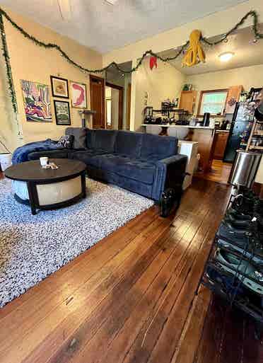 Room in Kendall Sq available Sept.