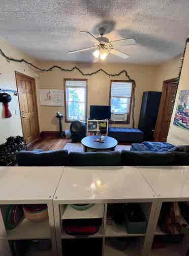 Room in Kendall Sq available Sept.