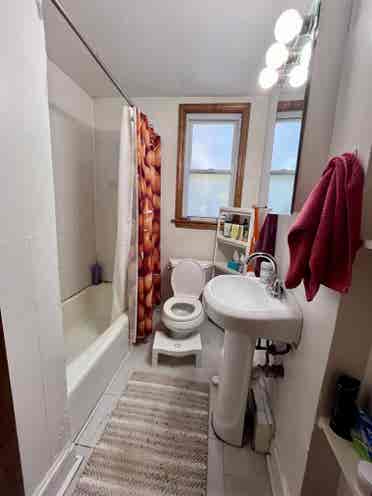 Room in Kendall Sq available Sept.