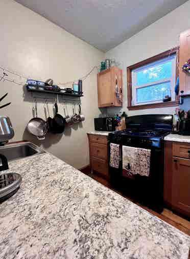 Room in Kendall Sq available Sept.