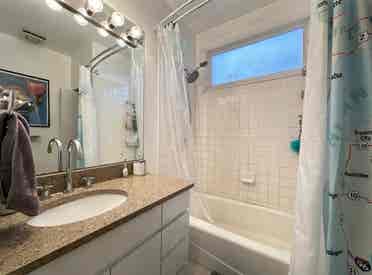 Bedroom in Southport/Lakeview