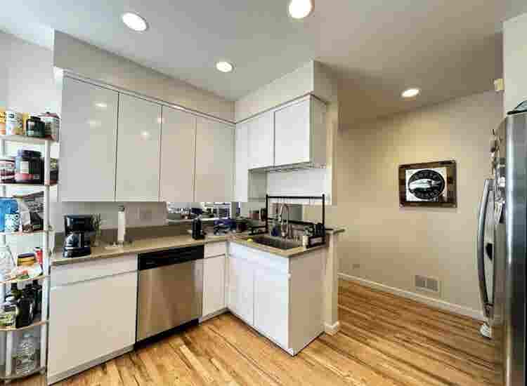 Bedroom in Southport/Lakeview
