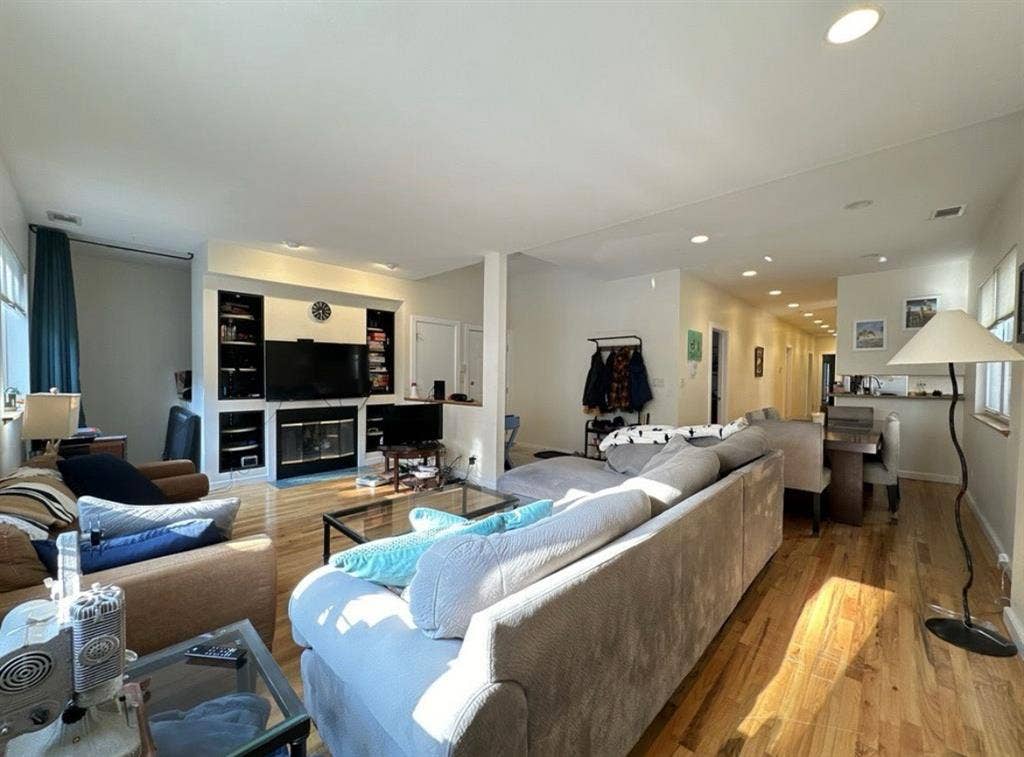 Bedroom in Southport/Lakeview