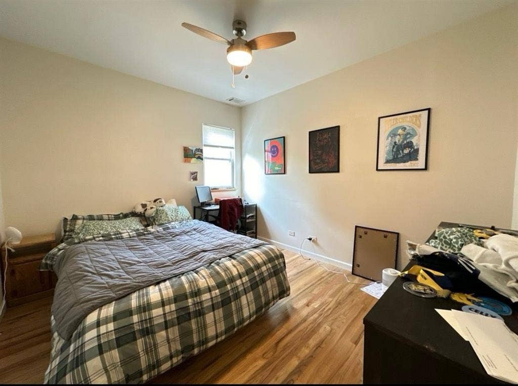 Bedroom in Southport/Lakeview