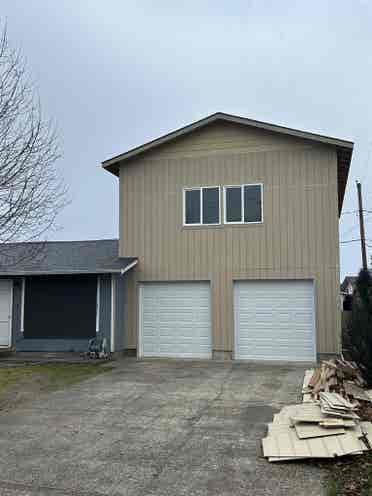 🏡 Private Room for Rent East Salem