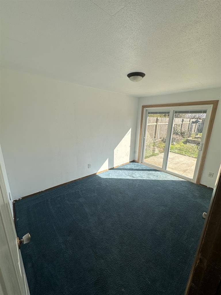 🏡 Private Room for Rent East Salem