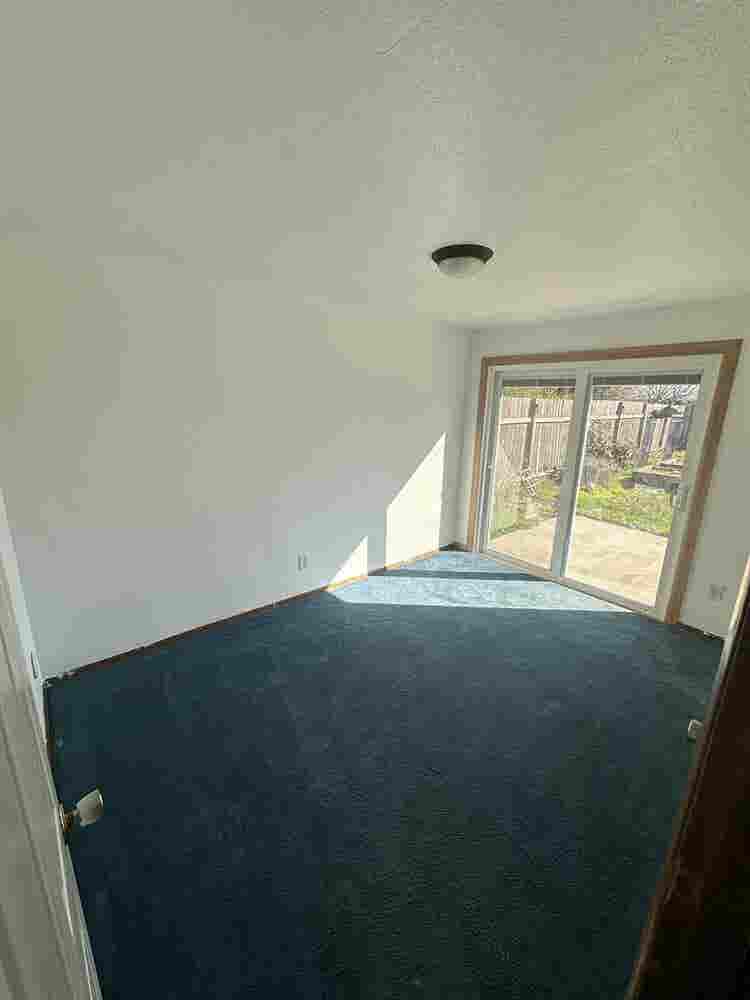 🏡 Private Room for Rent East Salem