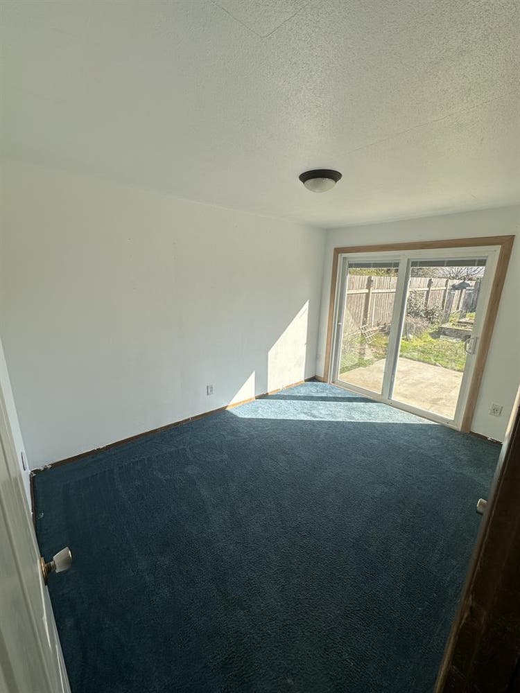 🏡 Private Room for Rent East Salem