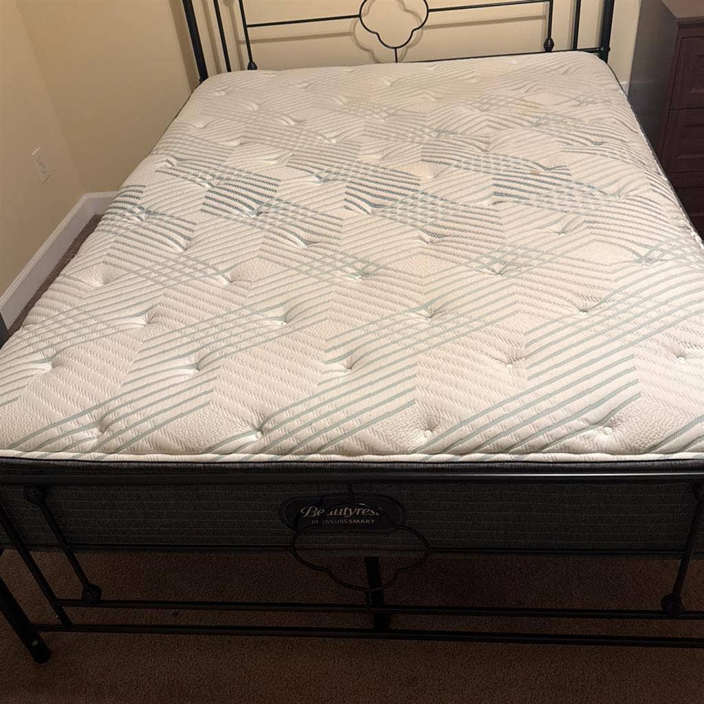 A room available in Polaris area